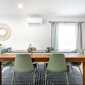 https://ballard-home-base-comfy-modern-house-in-seattle.seattlehotelsites.com